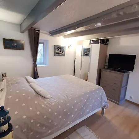 Le Rez De Jardin Apartment *