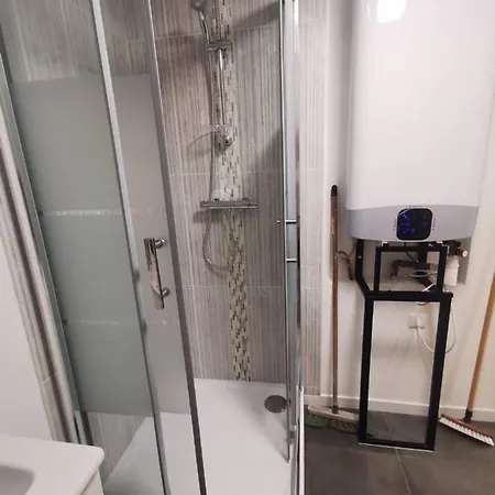 Le Rez De Jardin Apartment