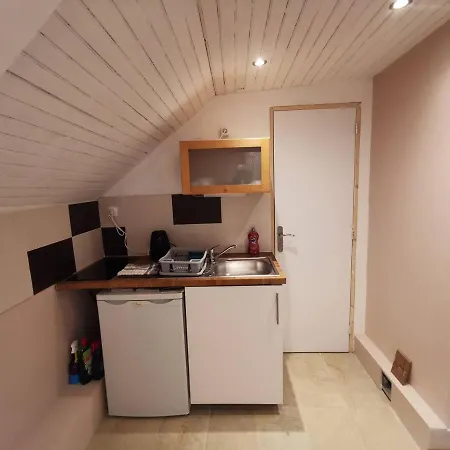 Le Rez De Jardin Apartment